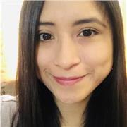Profesora de matemática dicta clases para estudiantes de colegio y preuniversitarios